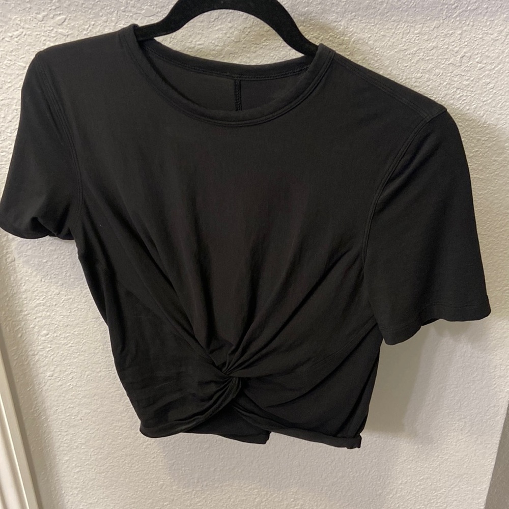 Lululemon size 4 knotted crop top